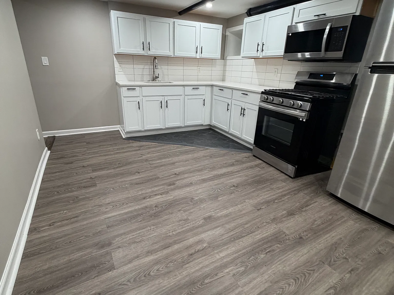 2 bed, 1.5 bath, 750 sqft, $2,200 — Photo 2