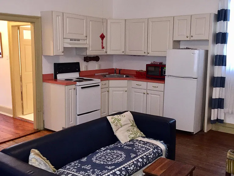 1218 Caroline St — Photo 9