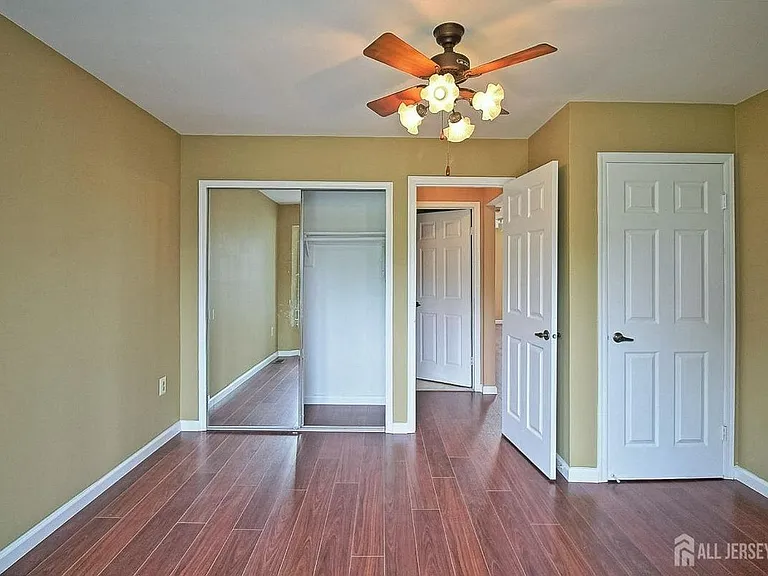 2 Bristol Ct — Photo 13