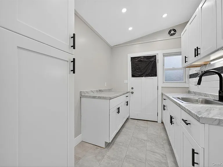 11 Edward Ave — Photo 7