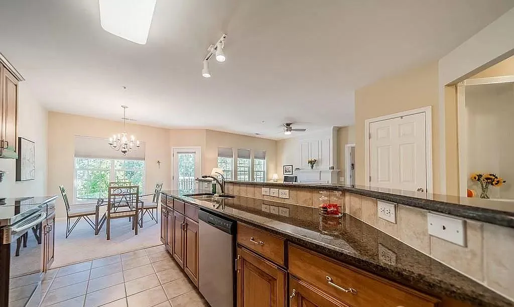 3 bed, 1430 sqft, $2,050 — Photo 1