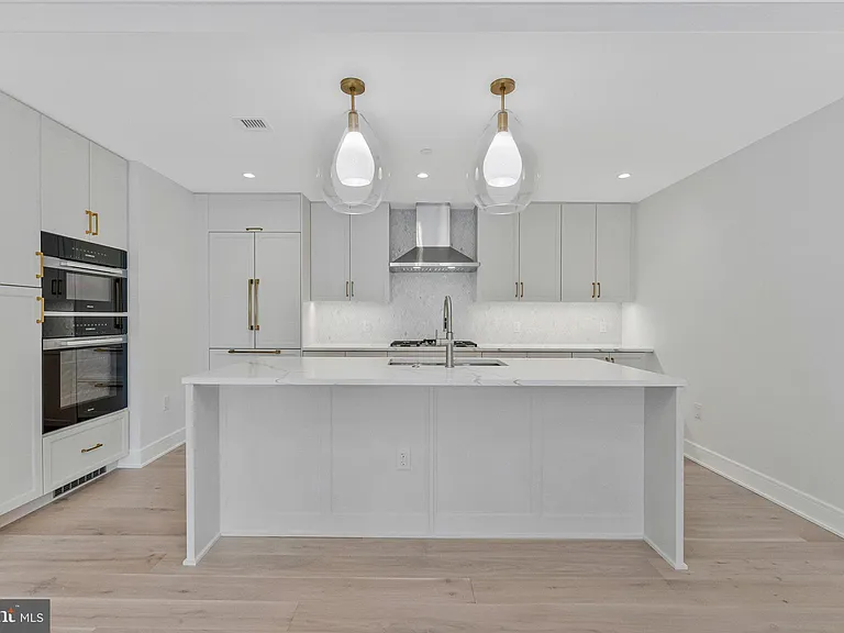 6718 Lowell Ave #507 — Photo 22