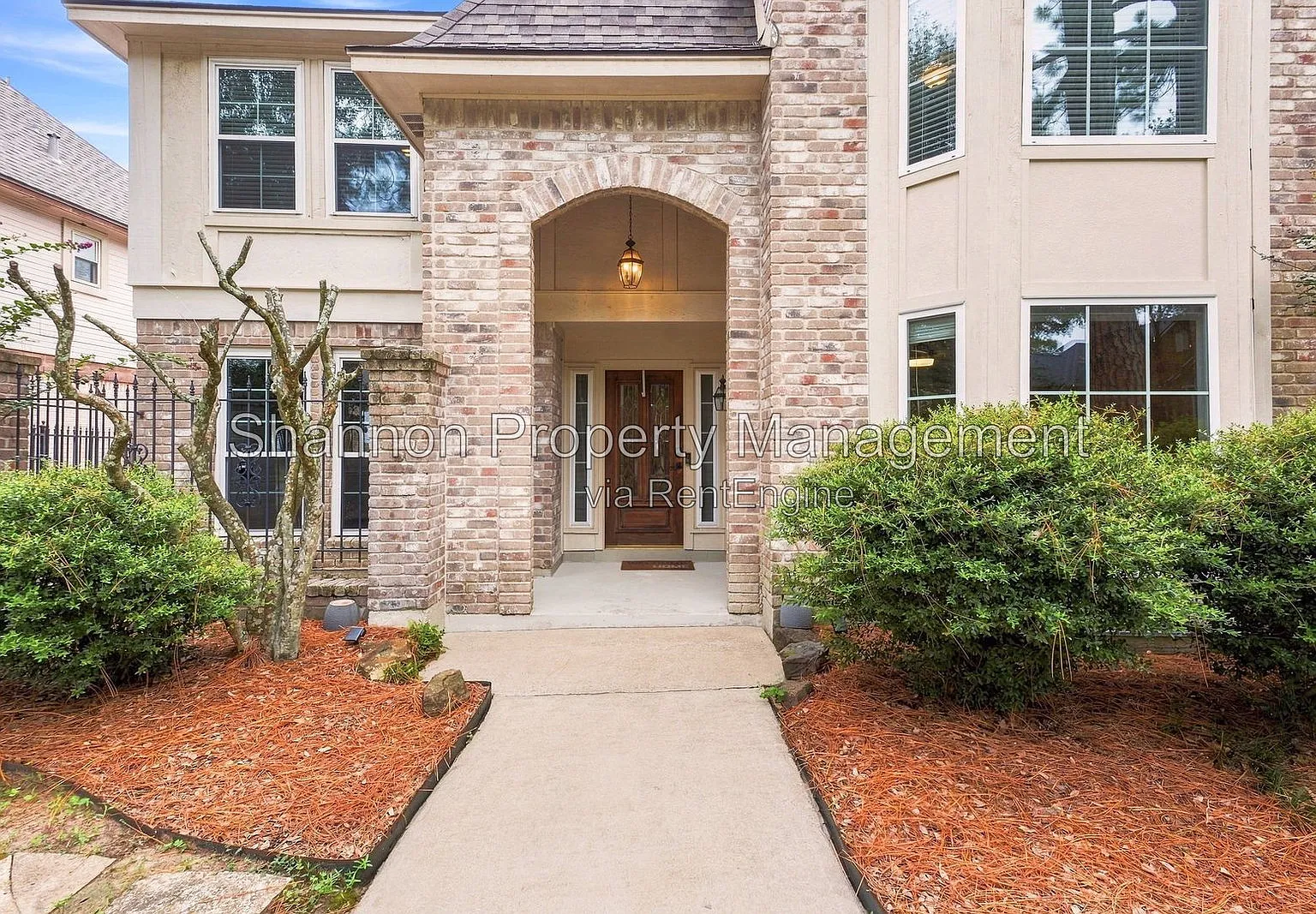 4 bed, 2.5 bath, 2841 sqft, $3,000 — Photo 2