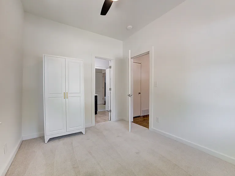 311 S Flood Ave — Photo 31