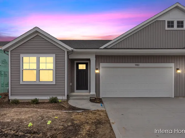 980 Scioto Dr NW #4, Comstock Park, MI 49321