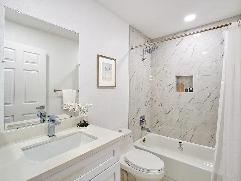 223 N Alvarado St — Photo 13