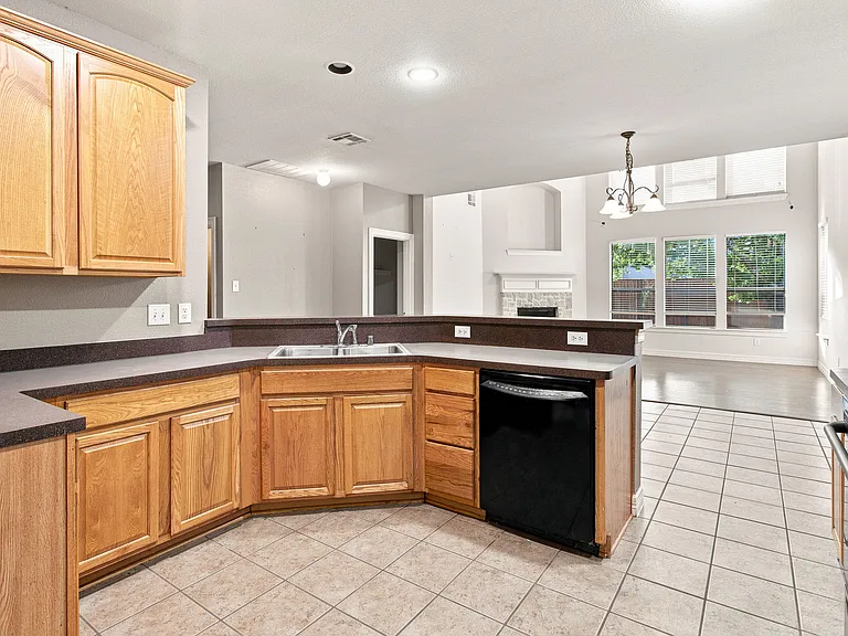 4608 Brighton Dr — Photo 10