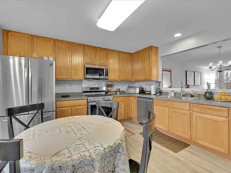 404 Belvedere Ln — Photo 32