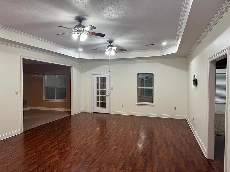 1050 Gage Dr — Photo 8