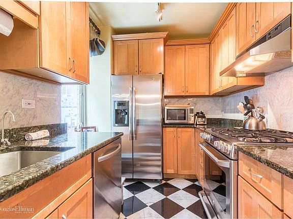 3rd image of 935 3rd Ave #9J
