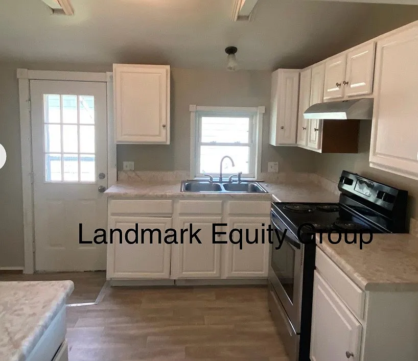 3 bed, 1.5 bath, 1166 sqft, $995 — Photo 3