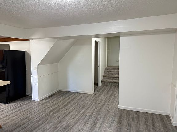 5th image of 407 W Main St
