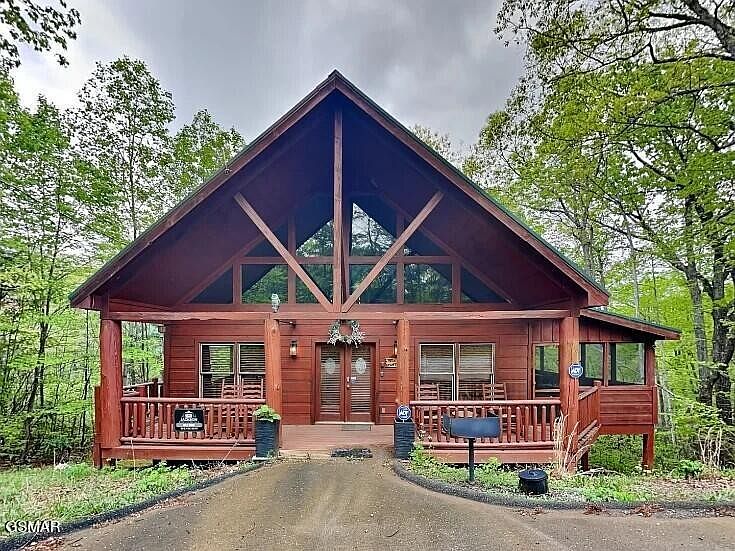 1st image of 2306 Pine Cir