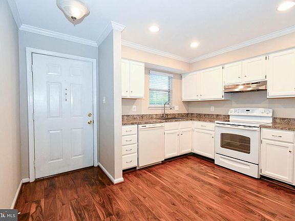 2nd image of 9915 Sugarwood Ln