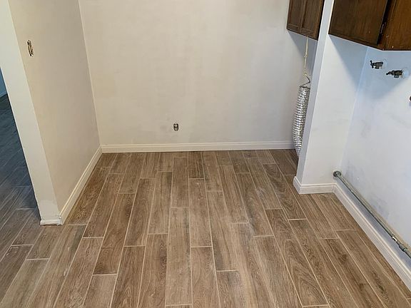 4th image of 16915 Brighton Ave #A
