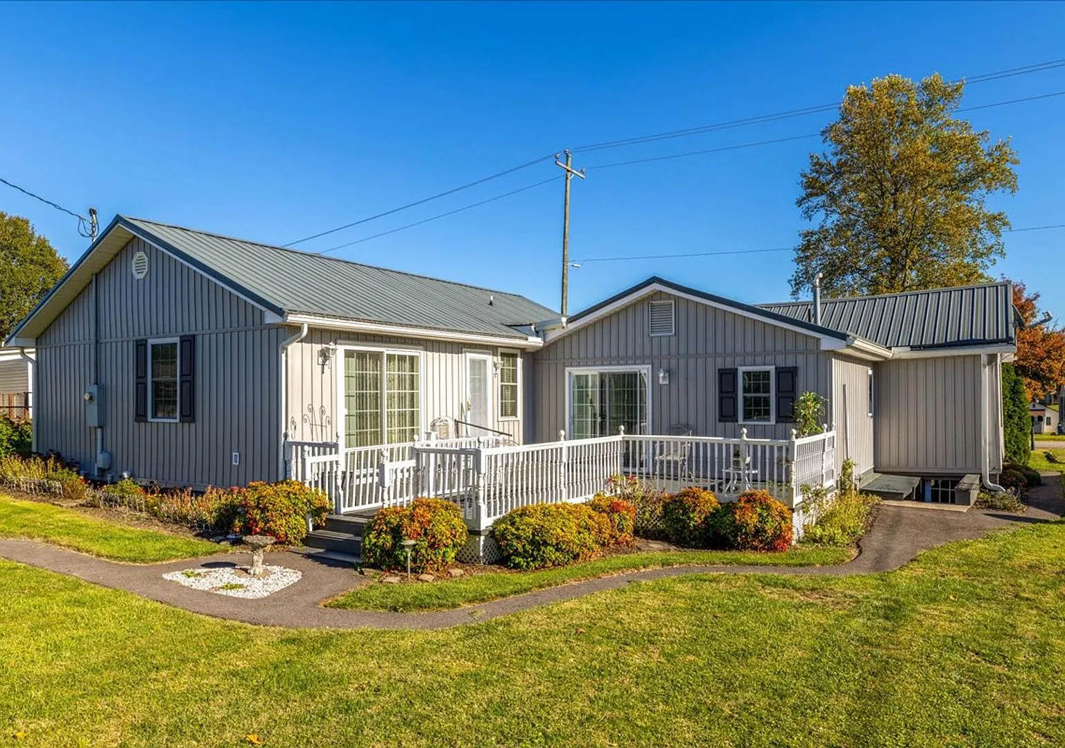 Spacious 3-Bedroom Home with Porch, Deck and Office — Photo 2
