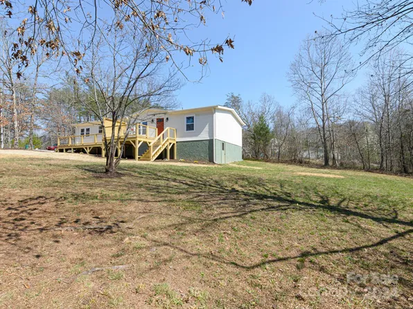 7 Bannister Dr, Asheville, NC 28804