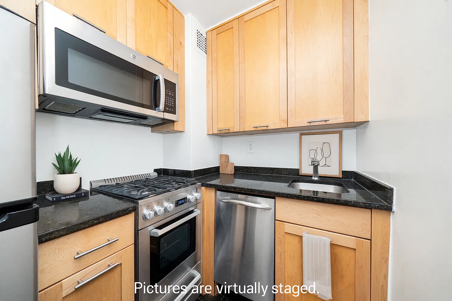 236 E 36th St — Photo 3