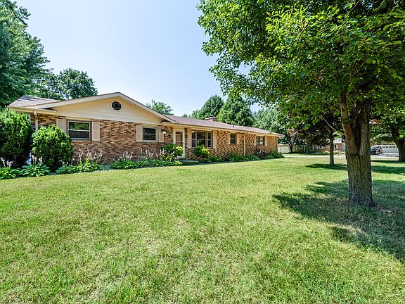 2nd image of 1860 Arcadia Dr