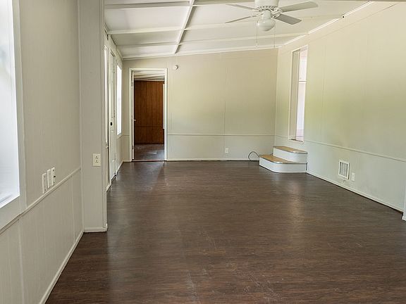 5th image of 144 Robin Hood Dr