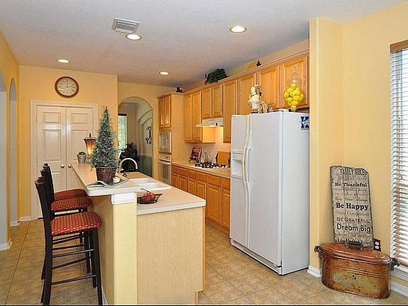 4th image of 3211 Silverberry Trl