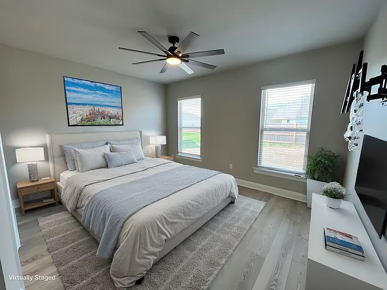 756 Venecia Dr — Photo 9