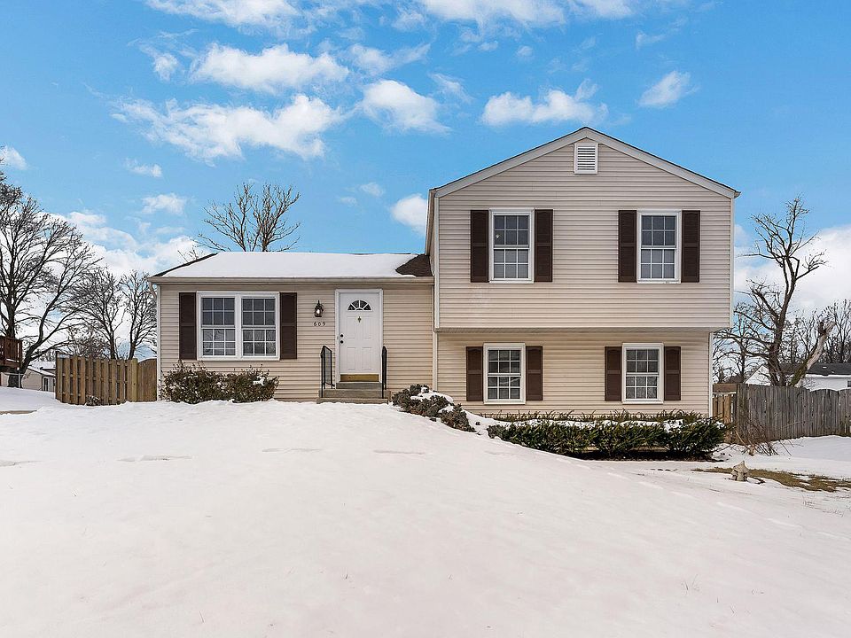 1st image of 609 Castlewood Pl