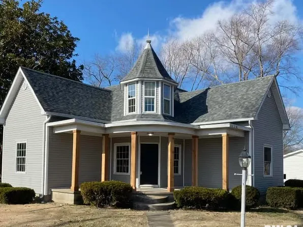 201 W Gelston St, Benton, IL 62812