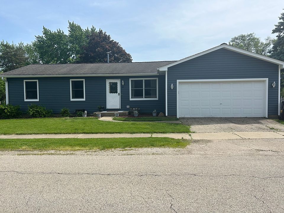 1st image of 28 Clover Dr