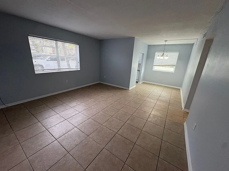 623 N Bay St #10 — Photo 2