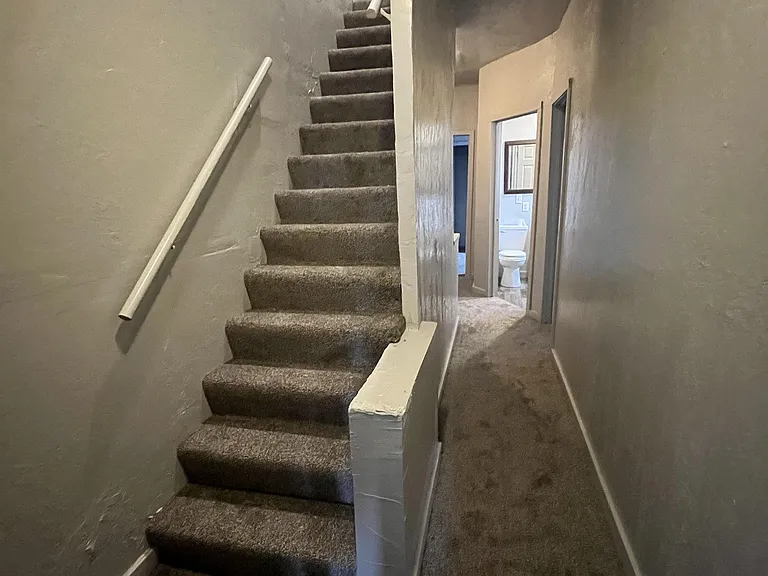 615 W Locust St — Photo 13