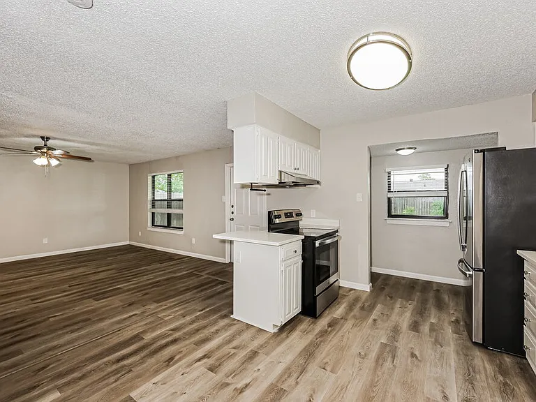 933 Lemontree Dr — Photo 6