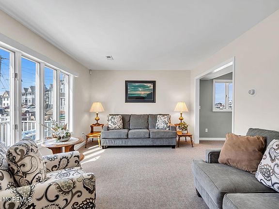 3rd image of 273 Evergreen Drive