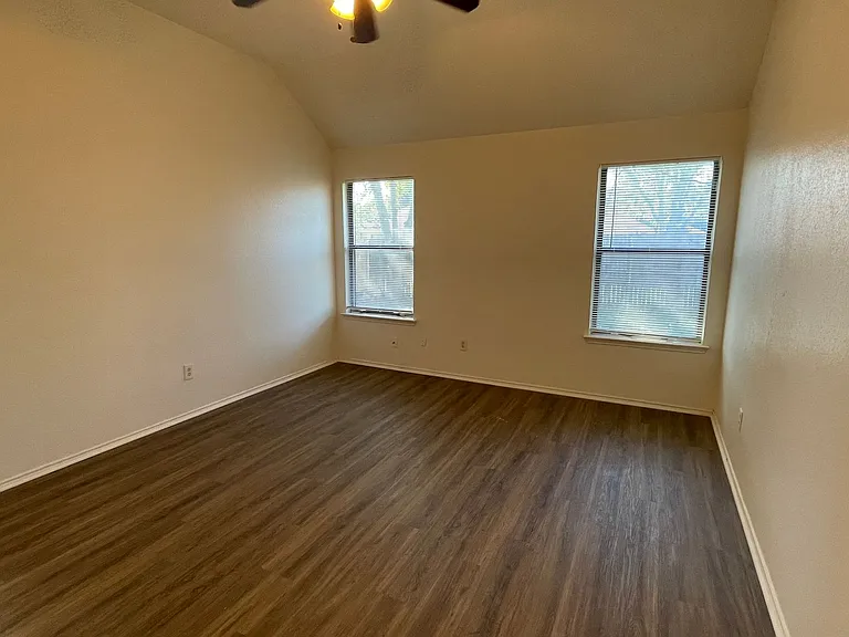923 Simon Dr — Photo 18