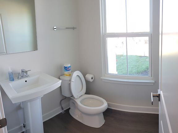 5th image of 1607 Clearbrook Ln