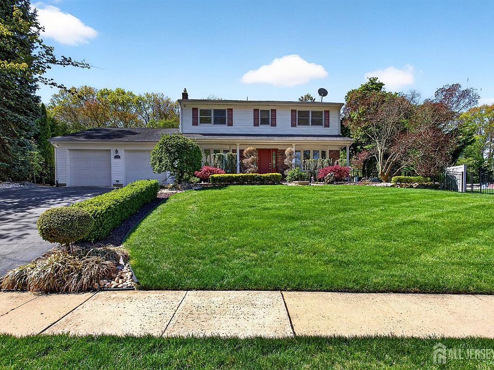 1st image of 11 Apple Manor Ln