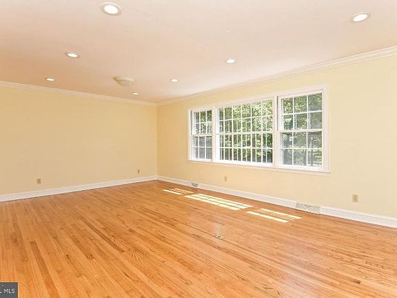 4th image of 5 Jill Dr