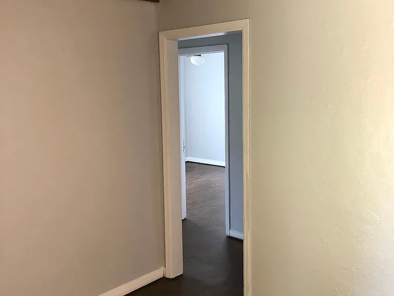 528 E Douglas Dr — Photo 7