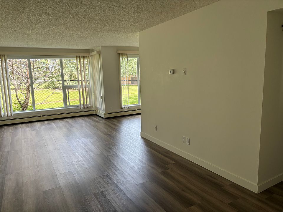 1st image of 65 Temple Blvd W