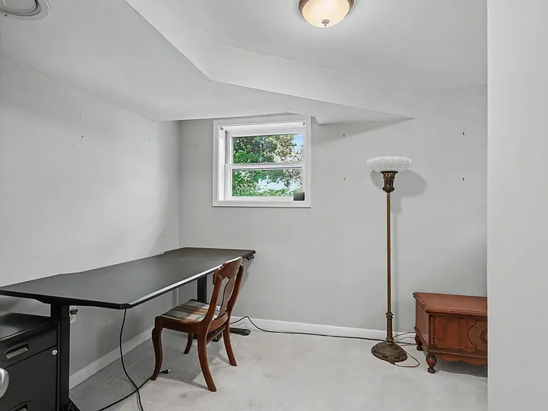 112 Holly Rd — Photo 10