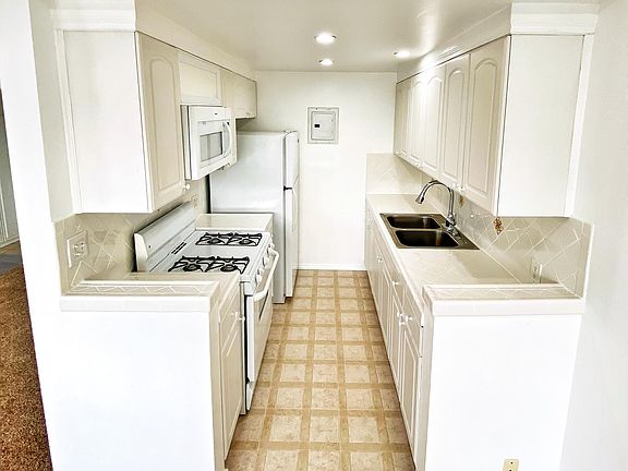 5th image of 2701 Abbot Kinney Blvd APT 8