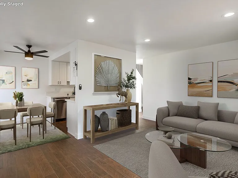 Two bedroom 1.5 bathroom beautifully upgraded with in unit laundry at the beach. Open House July 12 — Photo 13