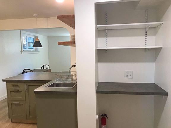 5th image of 1530 Phillips St #B