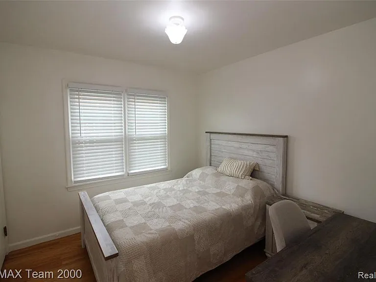 24301 Colgate St — Photo 14