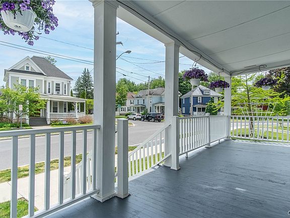 3rd image of 337 Flower Ave E