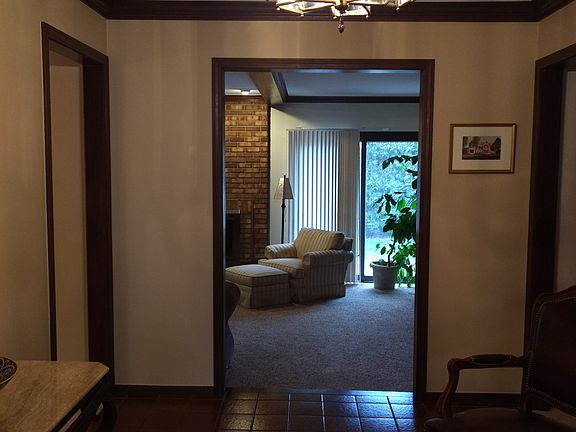 4th image of 23343 Robert John St