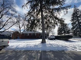 27321 Kennedy St, Dearborn Heights, MI 48127