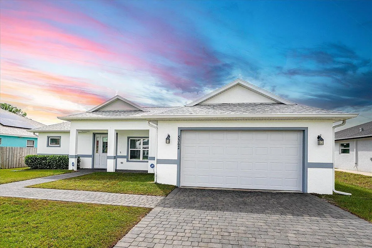 4 bed, 2.0 bath, 2036 sqft, $2,995 — Photo 1