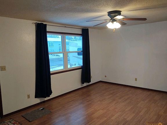 5th image of 5901 W Elmwood Dr