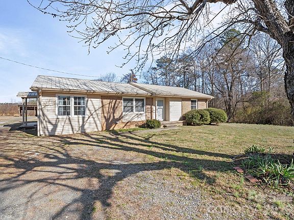 4th image of 1429 Doggett Rd